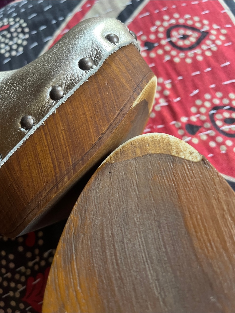 Gold Clogs - Picture 3 of 5